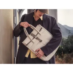 GRAMS(28) รุ่น 704 Urban Folio Bag - กระเป๋าถือ - สี Off-White