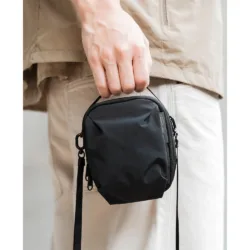 Bitplay รุ่น Essential Transit Pouch 0.5L - กระเป๋าสะพายข้าง - สี Black