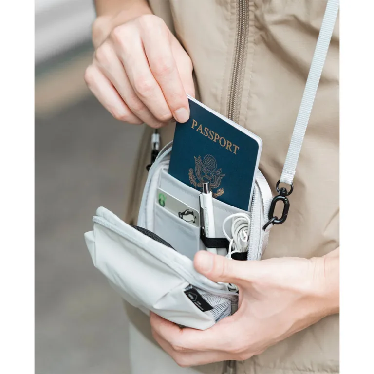 Bitplay รุ่น Essential Transit Pouch 0.5L - กระเป๋าสะพายข้าง - สี Grey