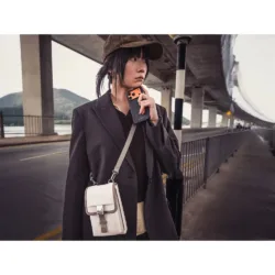 GRAMS(28) รุ่น 701 Urban Phone Sling - กระเป๋าสะพายข้าง - สี Off-White