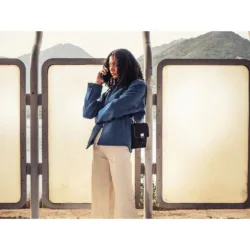 GRAMS(28) รุ่น 701 Urban Phone Sling - กระเป๋าสะพายข้าง - สี Off-White