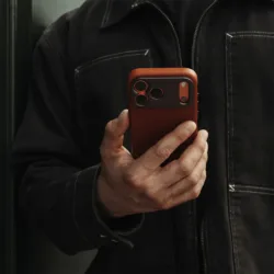 Sandmarc รุ่น Pro Leather Case - เคส iPhone 17 Pro - สี Brown