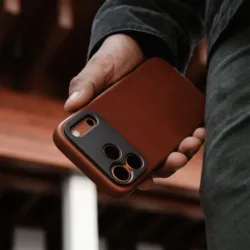 Sandmarc รุ่น Pro Leather Case - เคส iPhone 17 Pro - สี Brown
