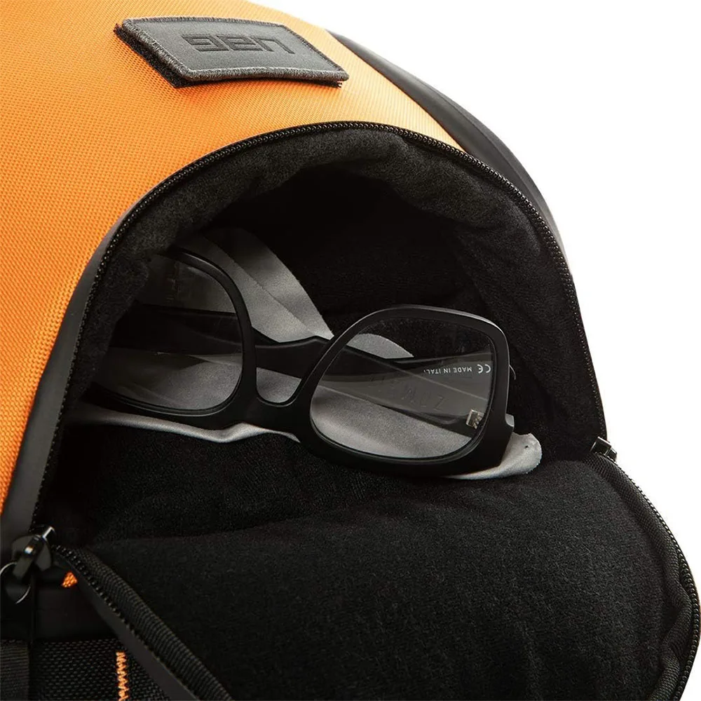 UAG รุ่น Backpack - กระเป๋าเป้สะพายหลัง ความจุ 18L - สี Orange 4 UAG รุ่น Backpack - กระเป๋าเป้สะพายหลัง ความจุ 18L - สี Orange - Image 4