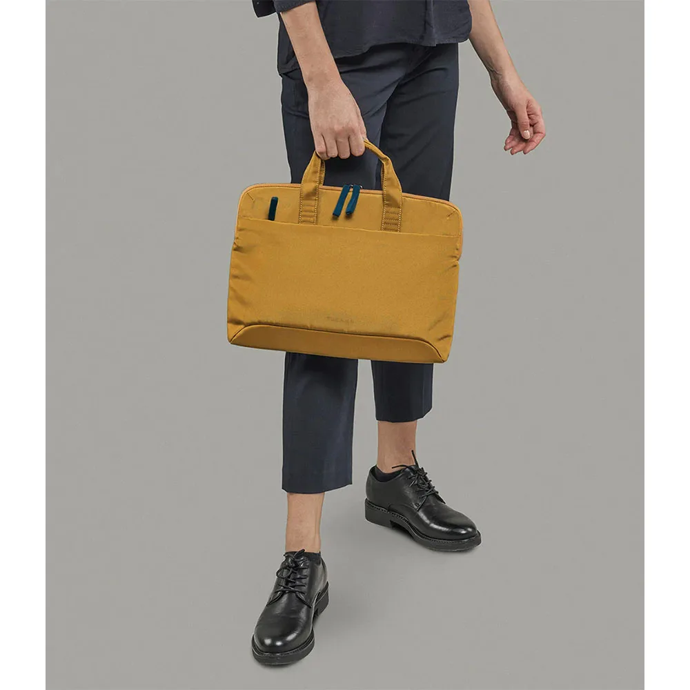 กระเป๋าโน๊ตบุ๊ค Tucano รุ่น Smilza - Laptops 14"/ Macbook Pro 14"/ Macbook Air 15" - สี Yellow 8 กระเป๋าโน๊ตบุ๊ค Tucano รุ่น Smilza - Laptops 14"/ Macbook Pro 14"/ Macbook Air 15" - สี Yellow - Image 8