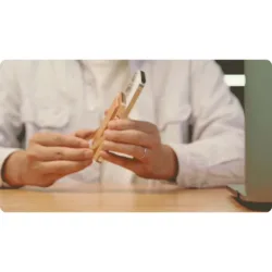 WiWU รุ่น Regal Magsafe Metal Stand Card Holder - ที่เก็บบัตรและขาตั้งติดหลังมือถือ - สี Brown