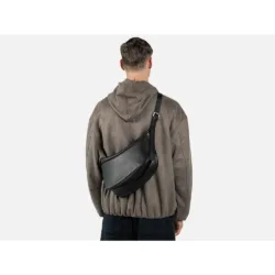 GRAMS(28) รุ่น 192 Essential Half Moon Bag - กระเป๋าสะพายข้าง - สี Black Pebbled