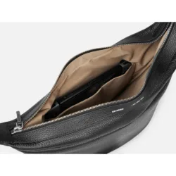 GRAMS(28) รุ่น 192 Essential Half Moon Bag - กระเป๋าสะพายข้าง - สี Black Pebbled