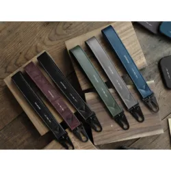 GRAMS(28) รุ่น 123 Wrist Strap - สายคล้องข้อมือ - สี Black Pebbled