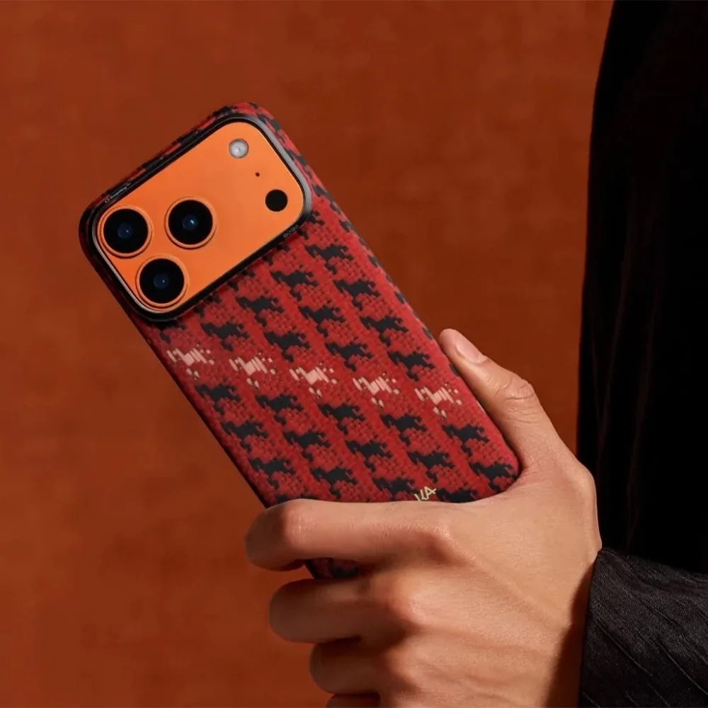Pitaka รุ่น Happiness Rides In Edge Case (PitaTap™) - เคส iPhone 17 Pro Max - สี Maroon 7 Pitaka รุ่น Happiness Rides In Edge Case (PitaTap™) - เคส iPhone 17 Pro Max - สี Maroon - Image 7