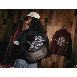 GRAMS(28) X MV Agusta รุ่น 192 Essential Half Moon Bag - กระเป๋าสะพายข้าง - สี Dark Brown Pebbled 14 GRAMS(28) X MV Agusta รุ่น 192 Essential Half Moon Bag - กระเป๋าสะพายข้าง - สี Dark Brown Pebbled