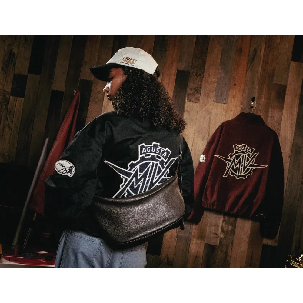 GRAMS(28) X MV Agusta รุ่น 192 Essential Half Moon Bag - กระเป๋าสะพายข้าง - สี Dark Brown Pebbled 6 GRAMS(28) X MV Agusta รุ่น 192 Essential Half Moon Bag - กระเป๋าสะพายข้าง - สี Dark Brown Pebbled - Image 6