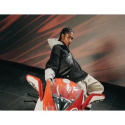 GRAMS(28) X MV Agusta รุ่น 192 Essential Half Moon Bag - กระเป๋าสะพายข้าง - สี Dark Brown Pebbled 17 GRAMS(28) X MV Agusta รุ่น 192 Essential Half Moon Bag - กระเป๋าสะพายข้าง - สี Dark Brown Pebbled