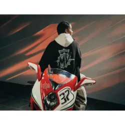 GRAMS(28) X MV Agusta รุ่น Short Sleeve Sweater (L) - เสื้อสเวตเตอร์แขนสั้น - สี Brown