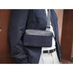 GRAMS(28) รุ่น 157 Essential Sling (Suede) - กระเป๋า - สี Black/Navy