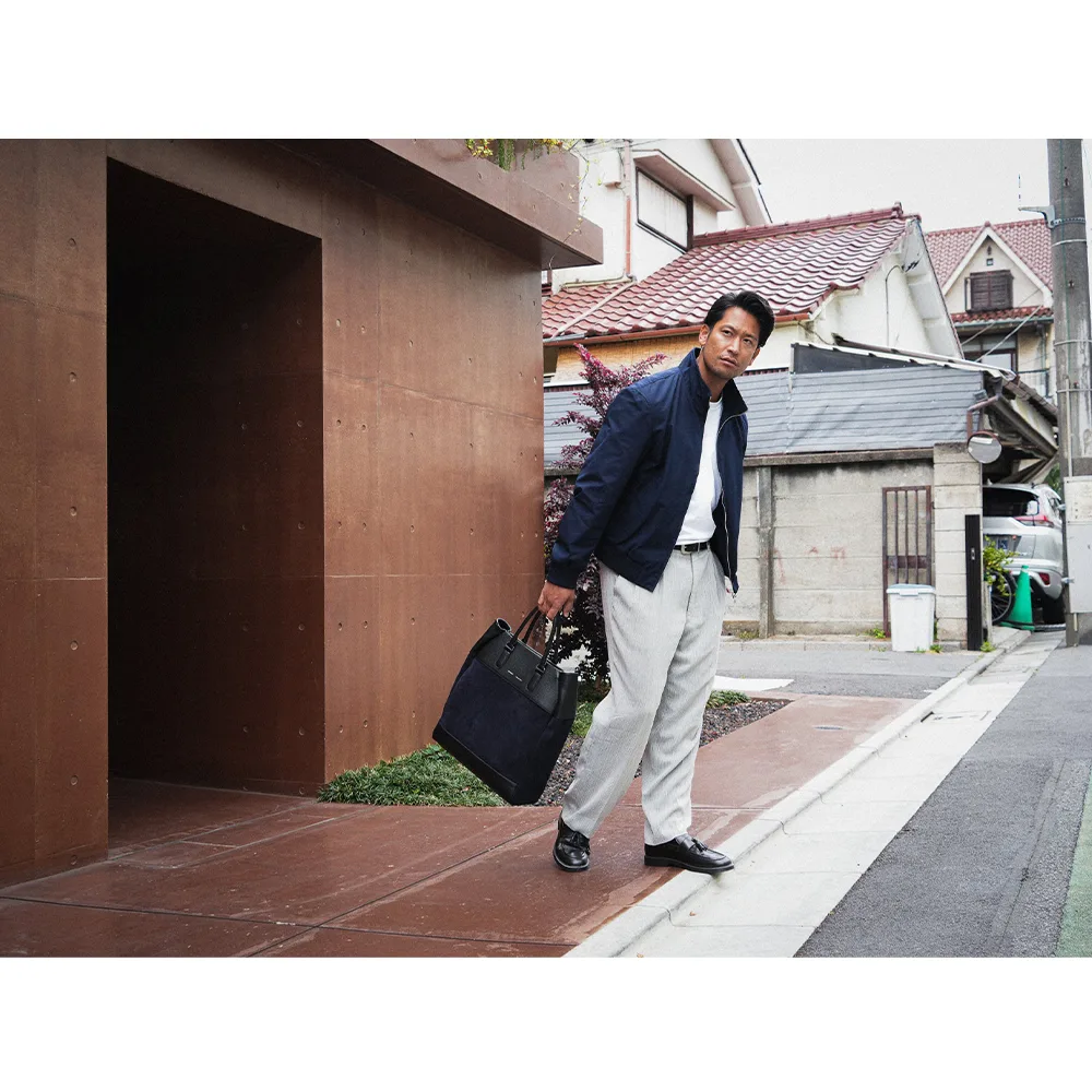 GRAMS(28) รุ่น 185 Vertical Tote - กระเป๋าโท้ท - สี Black/Navy 8 GRAMS(28) รุ่น 185 Vertical Tote - กระเป๋าโท้ท - สี Black/Navy - Image 8