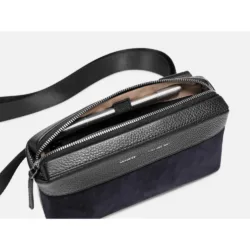 GRAMS(28) รุ่น 157 Essential Sling (Suede) - กระเป๋า - สี Black/Navy