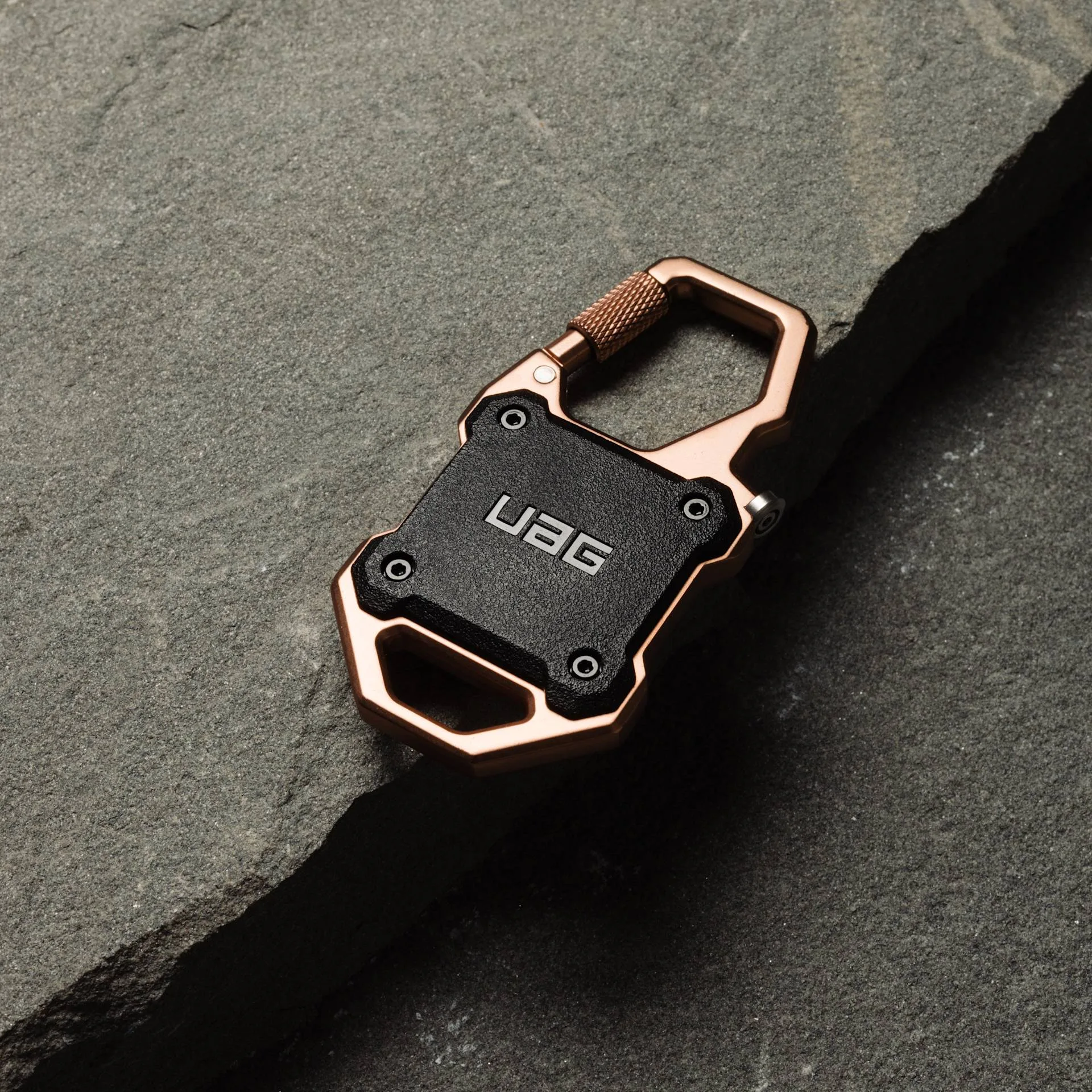 UAG รุ่น Monarch - เคส AirTag - สี Blackout 9 UAG รุ่น Monarch - เคส AirTag - สี Blackout - Image 9