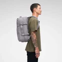 Incase รุ่น A.R.C. Travel Pack - กระเป๋าเป้สะพายหลัง - สี Gray 12 Incase รุ่น A.R.C. Travel Pack - กระเป๋าเป้สะพายหลัง - สี Gray