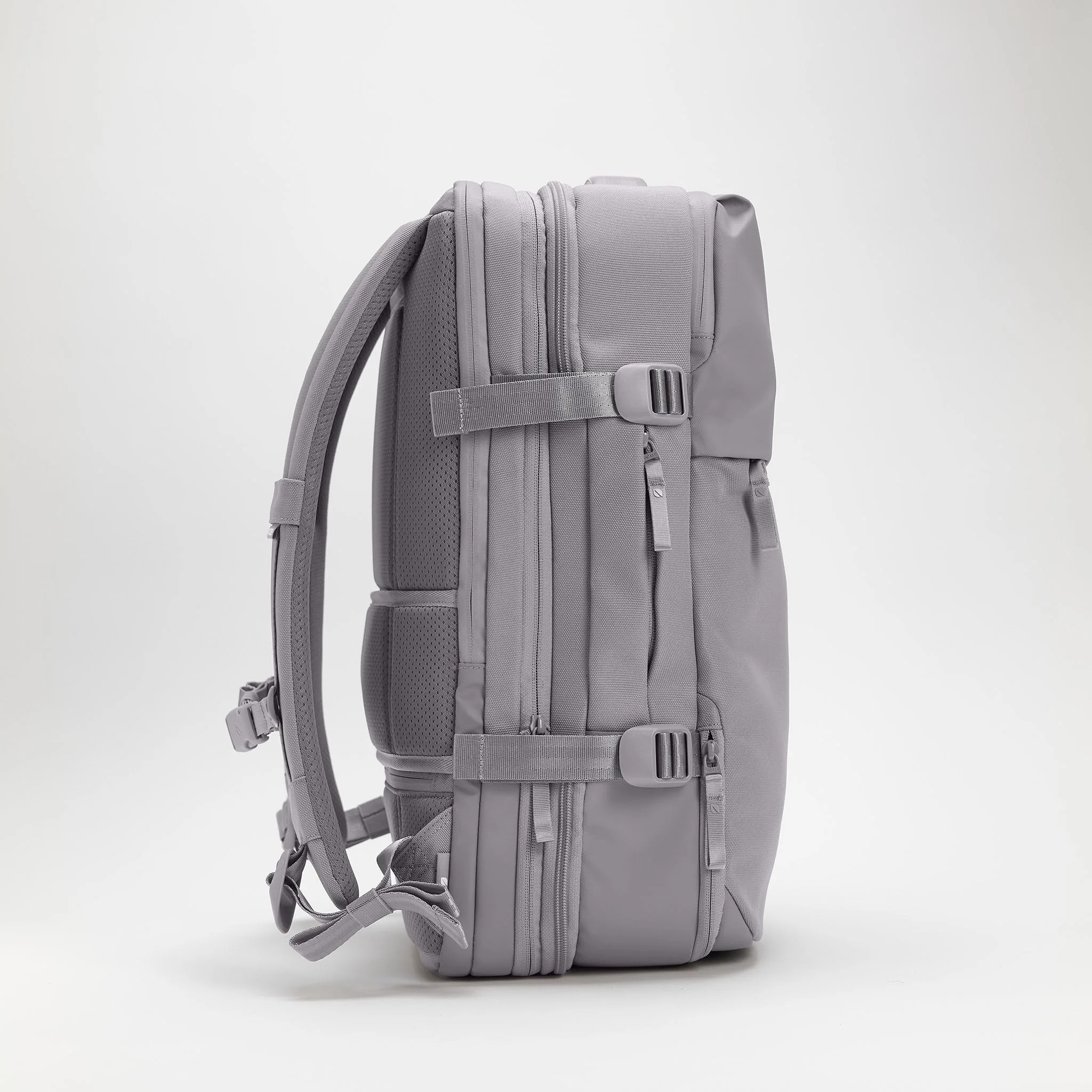Incase รุ่น A.R.C. Travel Pack - กระเป๋าเป้สะพายหลัง - สี Gray 3 Incase รุ่น A.R.C. Travel Pack - กระเป๋าเป้สะพายหลัง - สี Gray - Image 3