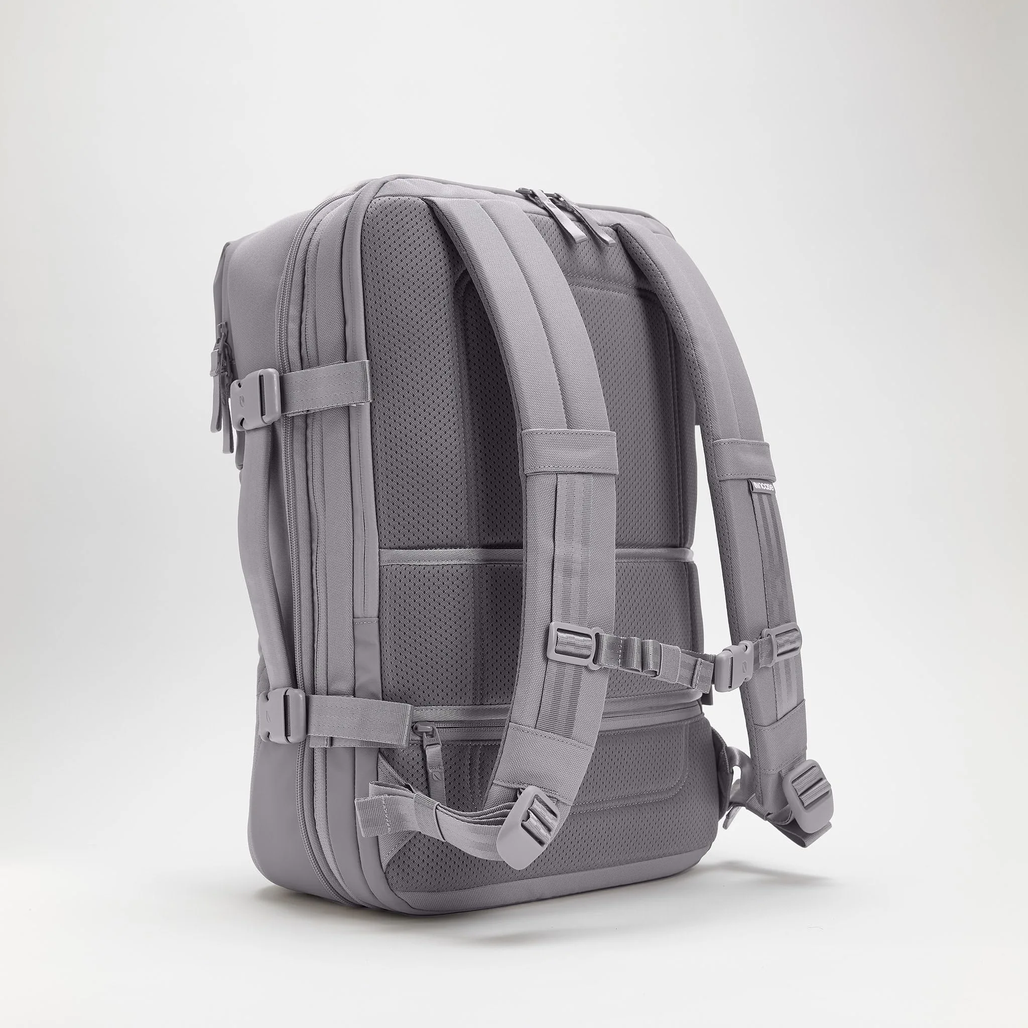 Incase รุ่น A.R.C. Travel Pack - กระเป๋าเป้สะพายหลัง - สี Gray 2 Incase รุ่น A.R.C. Travel Pack - กระเป๋าเป้สะพายหลัง - สี Gray - Image 2