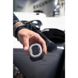 UAG รุ่น Monarch - เคส AirPods Pro 3 - สี Black/Aged Bronze 27 UAG รุ่น Monarch - เคส AirPods Pro 3 - สี Black/Aged Bronze
