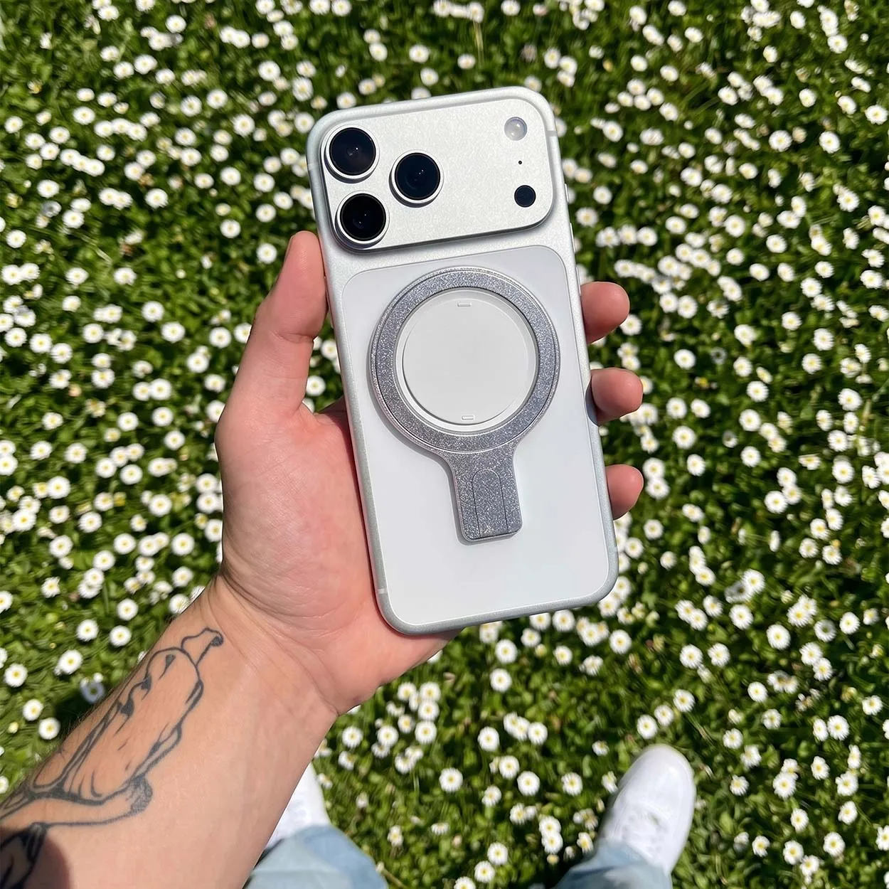 ohsnap! รุ่น Snap Grip Stand - แหวนติดหลังมือถือ - สี Silver Drift 8 ohsnap! รุ่น Snap Grip Stand - แหวนติดหลังมือถือ - สี Silver Drift - Image 8