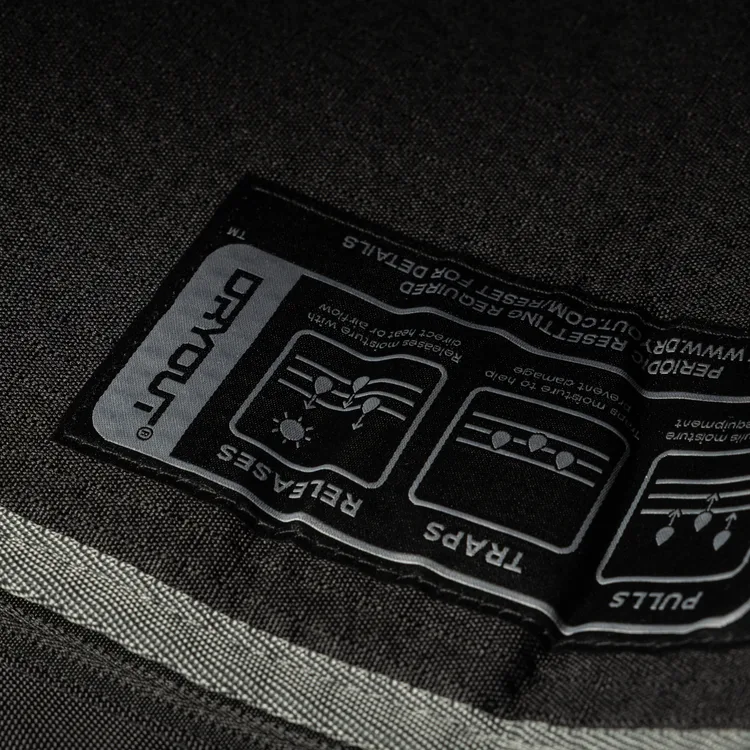 UAG รุ่น DRYOUT® Tech Tote - กระเป๋าโท้ท - สี Black 11 UAG รุ่น DRYOUT® Tech Tote - กระเป๋าโท้ท - สี Black - Image 11