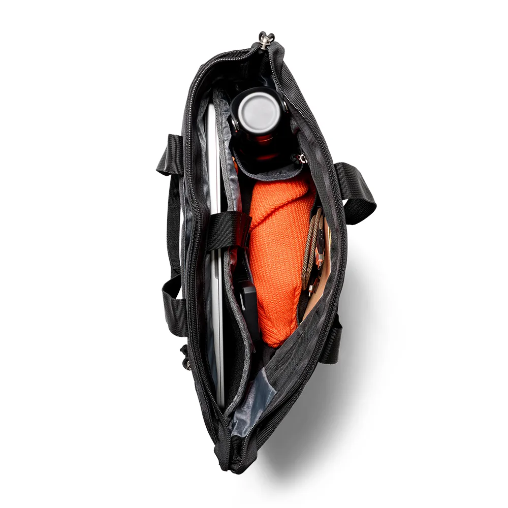 UAG รุ่น DRYOUT® Tech Tote - กระเป๋าโท้ท - สี Black 6 UAG รุ่น DRYOUT® Tech Tote - กระเป๋าโท้ท - สี Black - Image 6