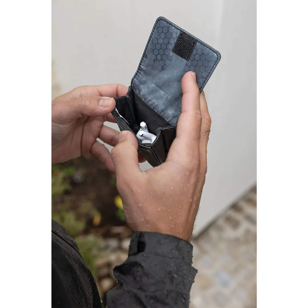UAG รุ่น DRYOUT® Rescue AirPods Pouch - กระเป๋าดูดความชื้นใส่หูฟัง / AirPods - สี Black 11 UAG รุ่น DRYOUT® Rescue AirPods Pouch - กระเป๋าดูดความชื้นใส่หูฟัง / AirPods - สี Black - Image 11