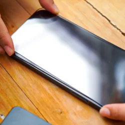 Hishield รุ่น 2.5D Triple Strong Max - ฟิล์มกระจก iPhone 18 Pro