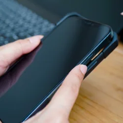 Hishield รุ่น 2.5D Triple Strong Max - ฟิล์มกระจก iPhone 18 Pro