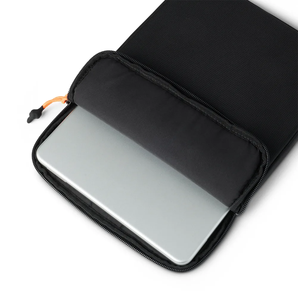 UAG รุ่น Scout Sleeve - ซองใส่ MacBook Neo 13" - สี Black/Grey 4 UAG รุ่น Scout Sleeve - ซองใส่ MacBook Neo 13" - สี Black/Grey - Image 4