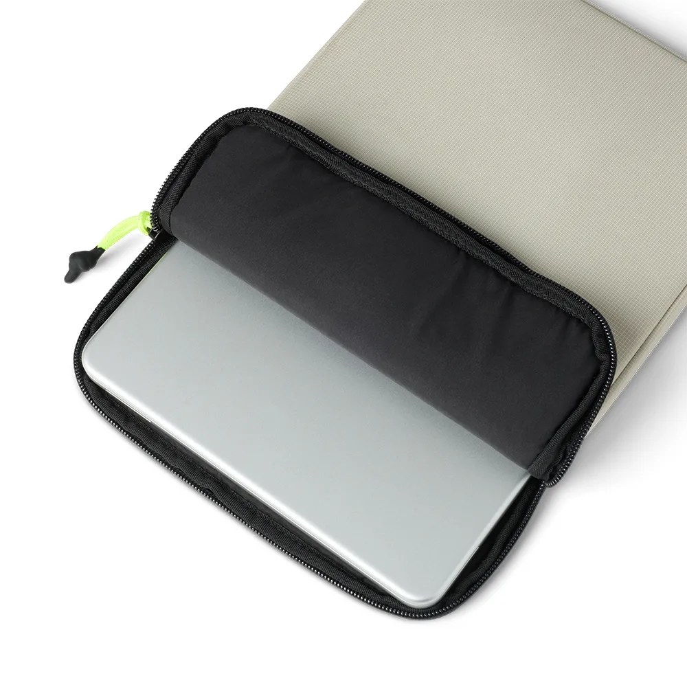 UAG รุ่น Scout Sleeve - ซองใส่ MacBook Neo 13" - สี Greige/ Active Neon 4 UAG รุ่น Scout Sleeve - ซองใส่ MacBook Neo 13" - สี Greige/ Active Neon - Image 4