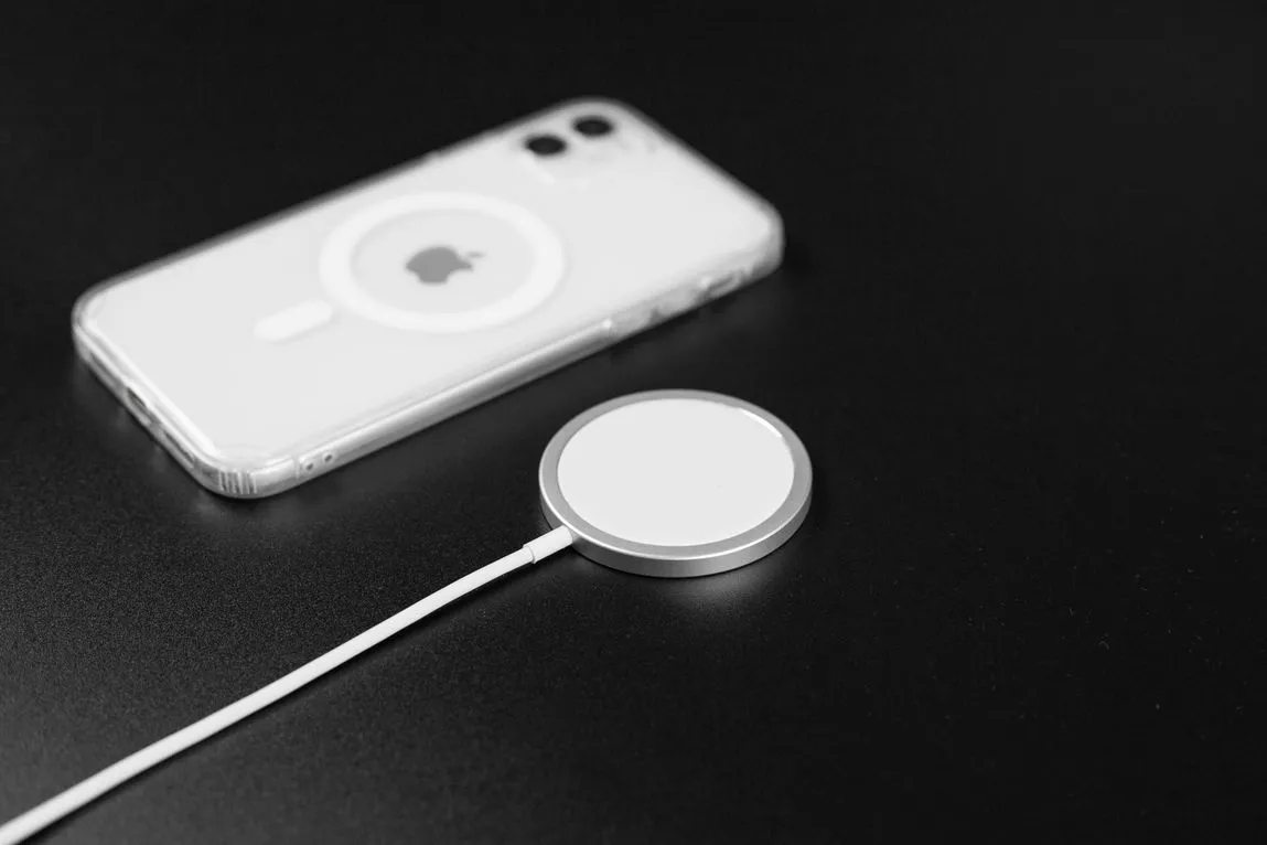 เคส Magsafe ไอเทมใหม่ที่สาวกไอโฟนไม่มีไม่ได้แล้ว! 2 เคส Magsafe ไอโฟนคืออะไร