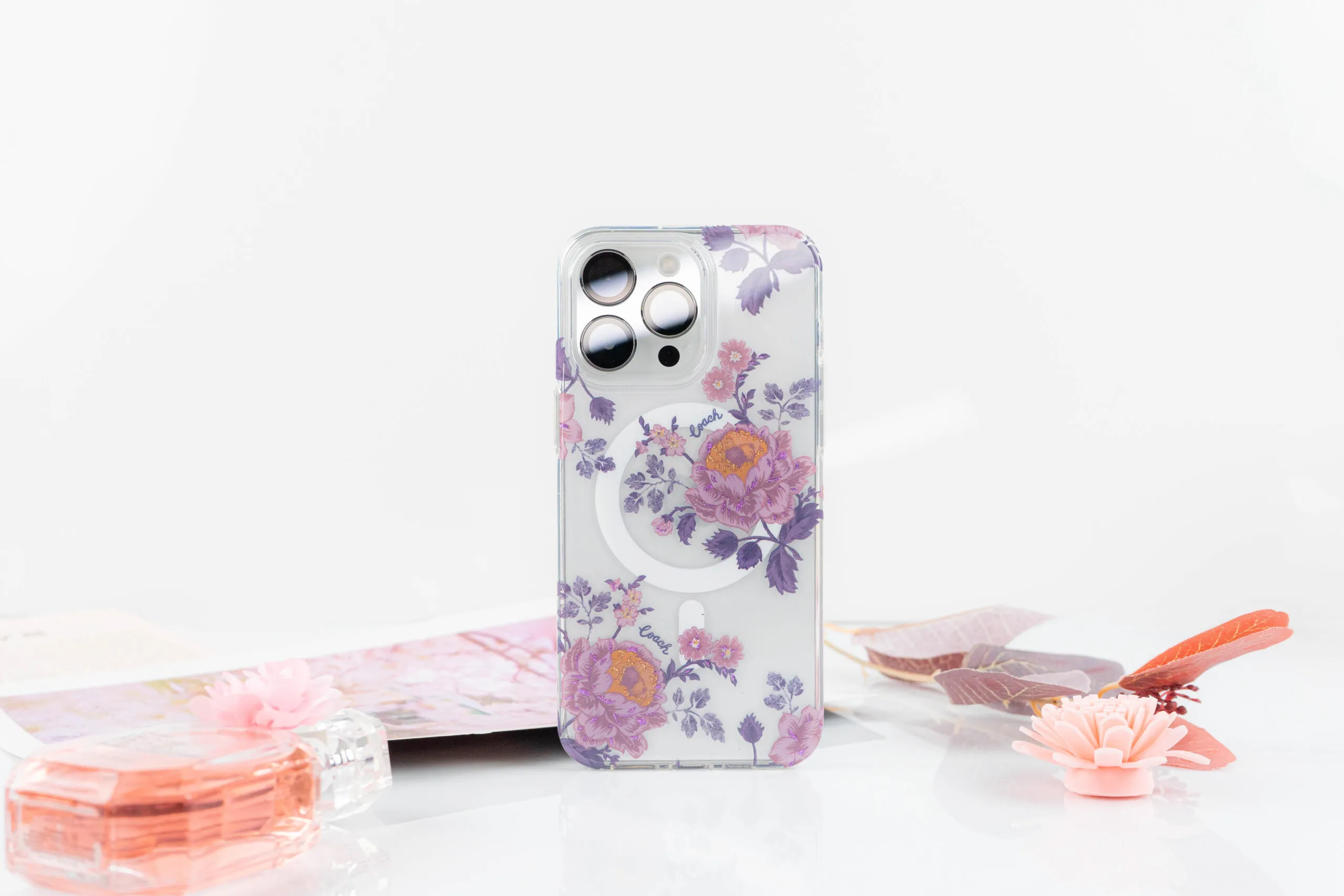 Coach รุ่น Protective with MagSafe - เคส iPhone 15 Pro Max - ลาย Moody Floral 12 Coach รุ่น Protective with MagSafe - เคส iPhone 15 Pro Max - ลาย Moody Floral