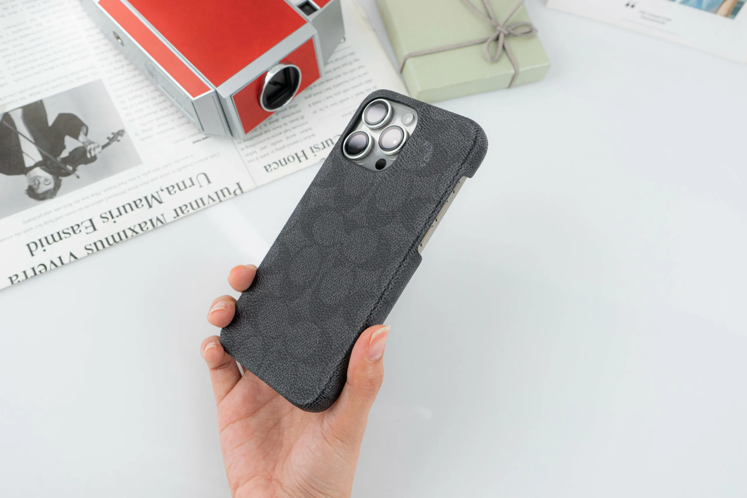 Coach รุ่น Slim Wrap - เคส iPhone 15 Pro Max - ลาย Signature C Charcoal 22 Coach รุ่น Slim Wrap - เคส iPhone 15 Pro Max - ลาย Signature C Charcoal