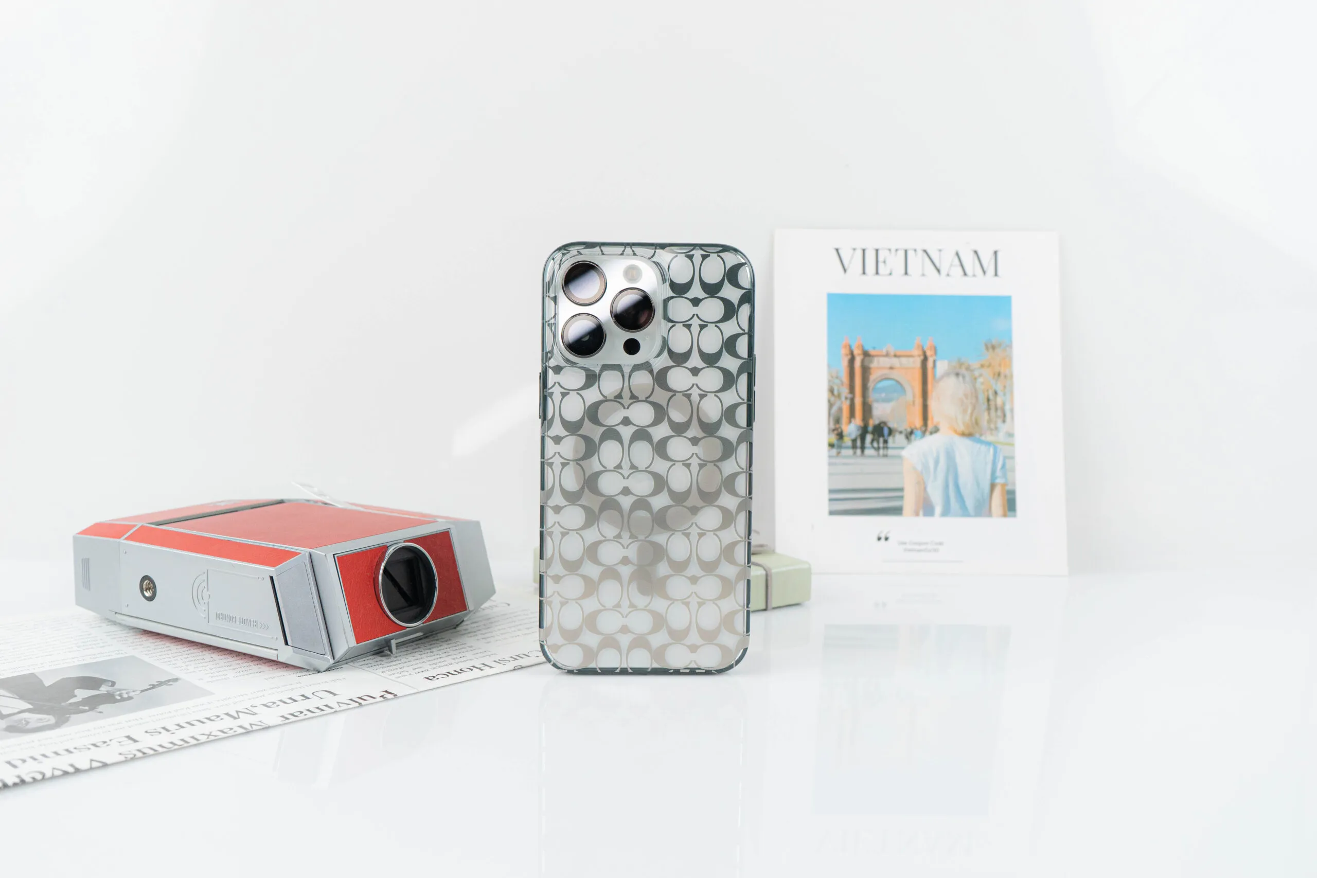 Coach รุ่น Protective with MagSafe - เคส iPhone 15 Pro - ลาย Signature C Ombre Deep Forest 13 Coach รุ่น Protective with MagSafe - เคส iPhone 15 Pro - ลาย Signature C Ombre Deep Forest