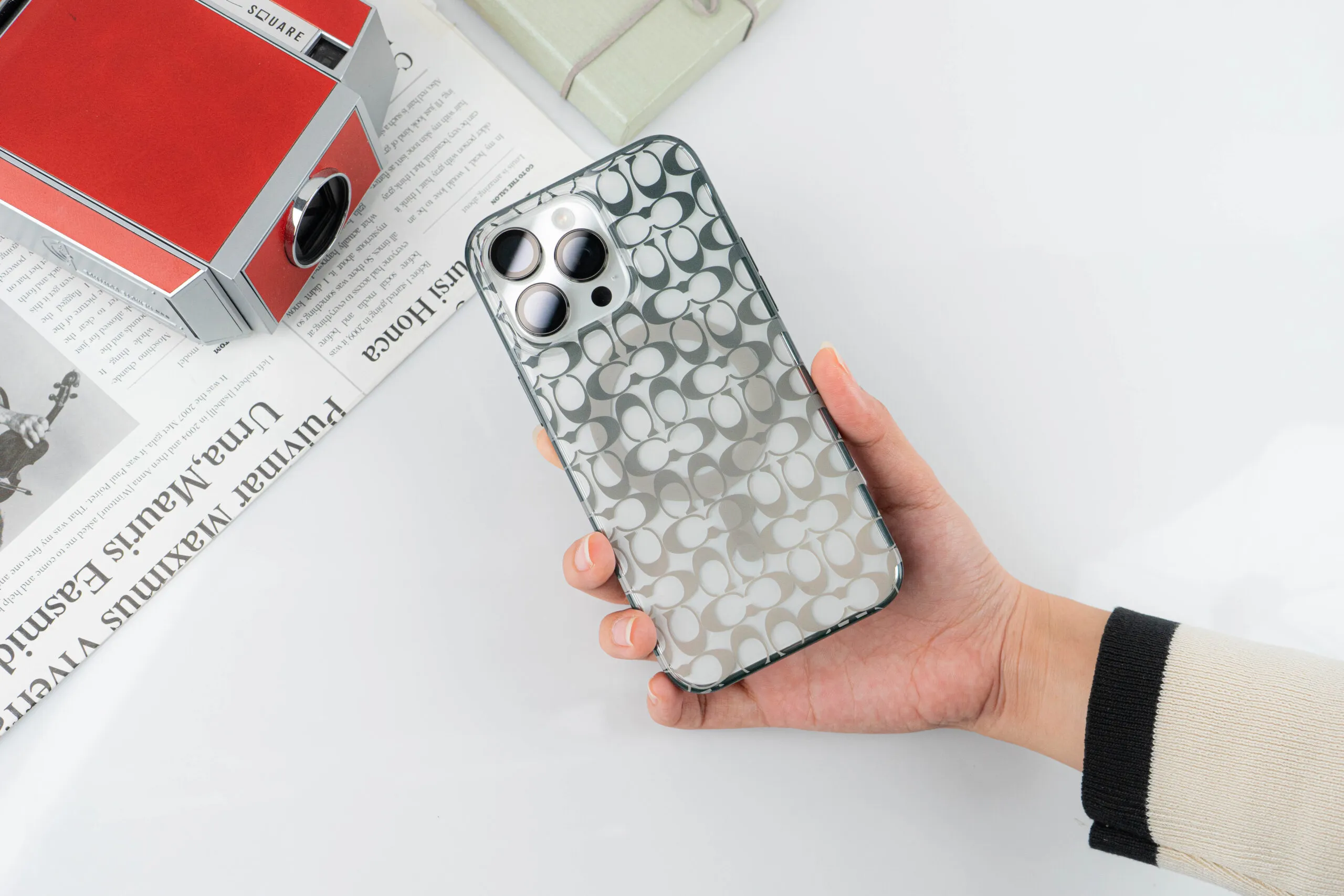 Coach รุ่น Protective with MagSafe - เคส iPhone 15 Pro - ลาย Signature C Ombre Deep Forest 14 Coach รุ่น Protective with MagSafe - เคส iPhone 15 Pro - ลาย Signature C Ombre Deep Forest