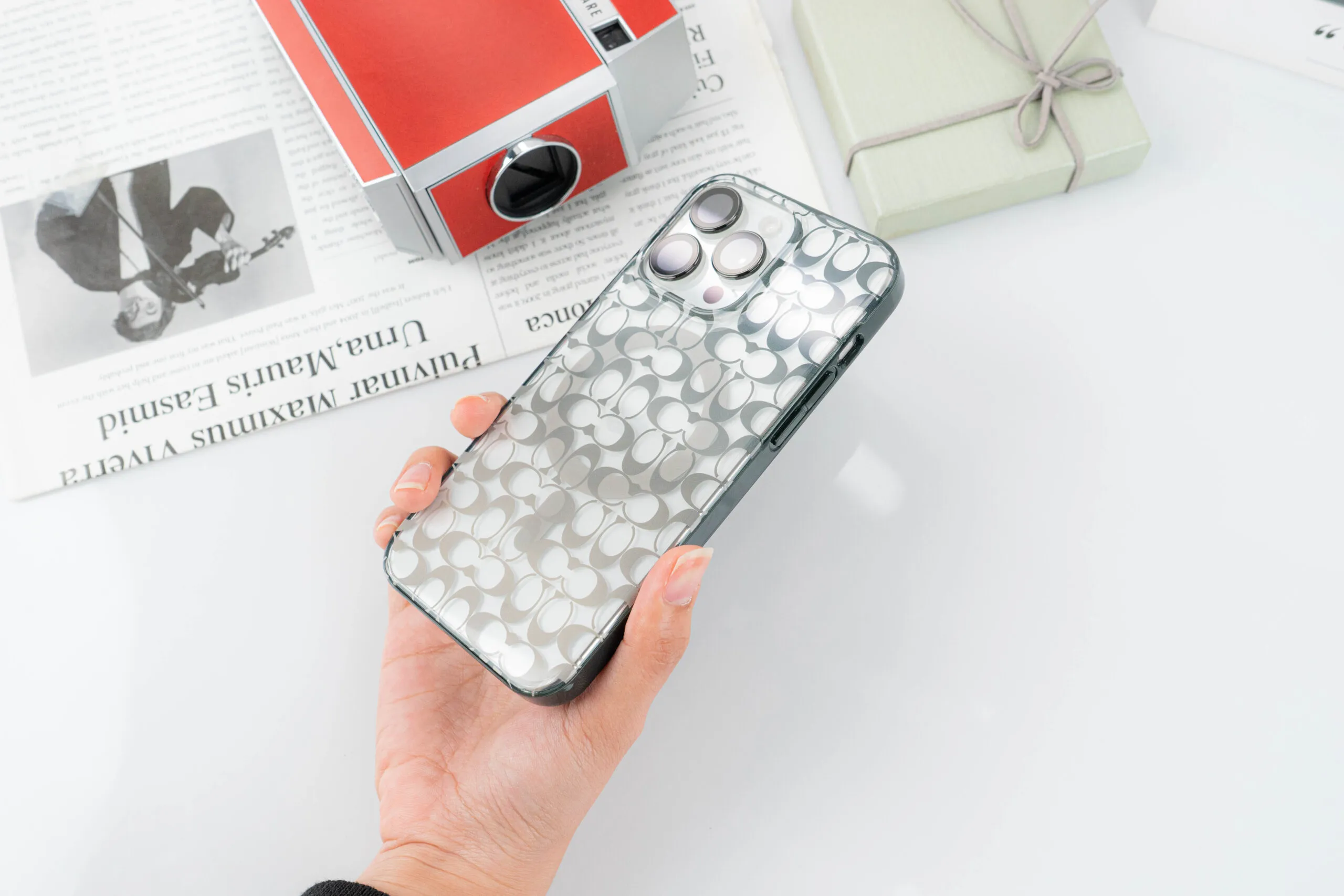 Coach รุ่น Protective with MagSafe - เคส iPhone 15 Pro - ลาย Signature C Ombre Deep Forest 15 Coach รุ่น Protective with MagSafe - เคส iPhone 15 Pro - ลาย Signature C Ombre Deep Forest